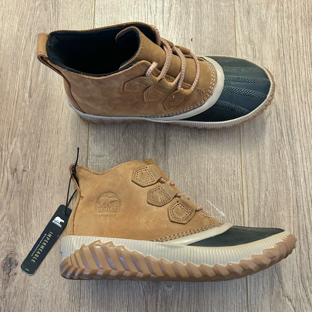 NEW Sorel Out N About Waterproof Leather Boots